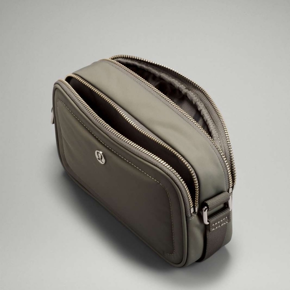 Lululemon Crossbody Camera Bag 2L Green Sage - Picture 2 of 10